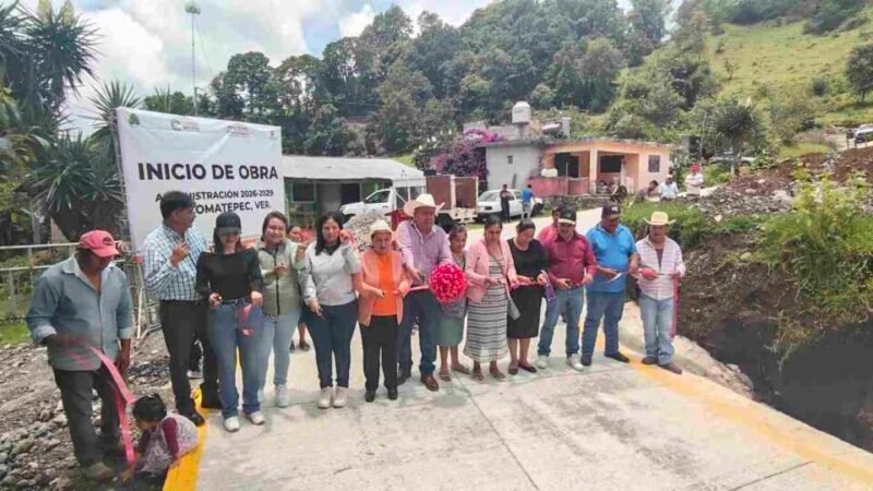 INAUGURA ALCALDE DE COSCO OBRA EN XALTENANGO