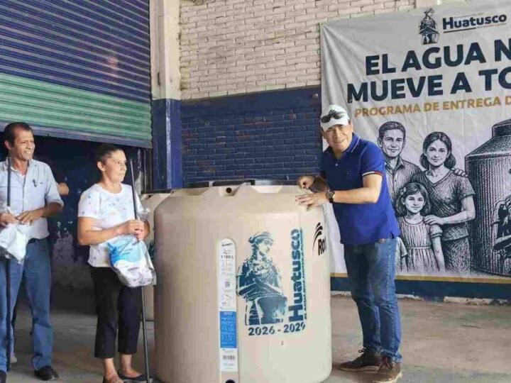ENTREGA ALCALDE DE HUATUSCO MÁS DEPÓSITOS DE AGUA