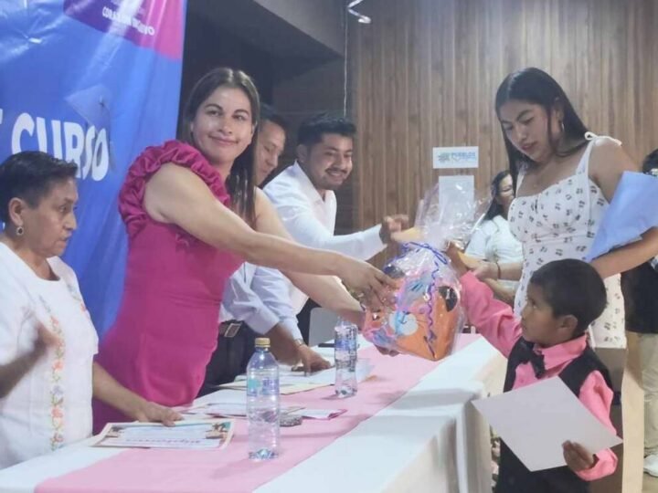 CELEBRAN GRADUACIÓN DE CAICS DE ALPATLÁHUAC