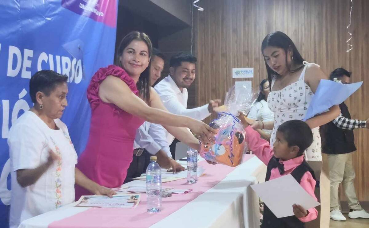 CELEBRAN GRADUACIÓN DE CAICS DE ALPATLÁHUAC