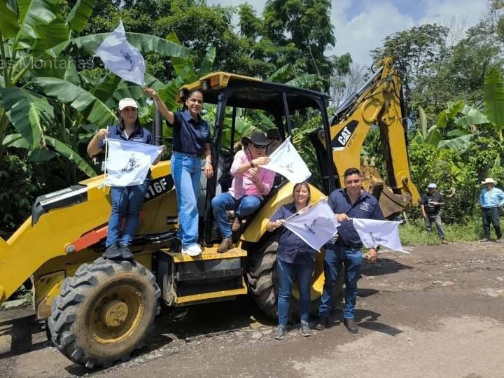 ALCALDE DE HUATUSCO PONE EN MARCHA REHABILITACIÓN DE CARRETERA TLAMATOCA-CAPULAPA