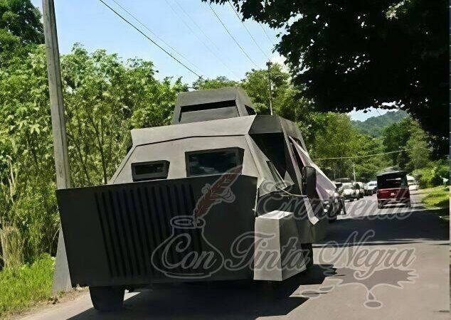 CARRO MONSTRUO SE PASEA POR ZONA FE HUATUSCO