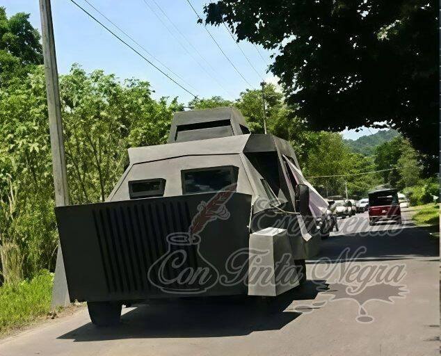 CARRO MONSTRUO SE PASEA POR ZONA FE HUATUSCO