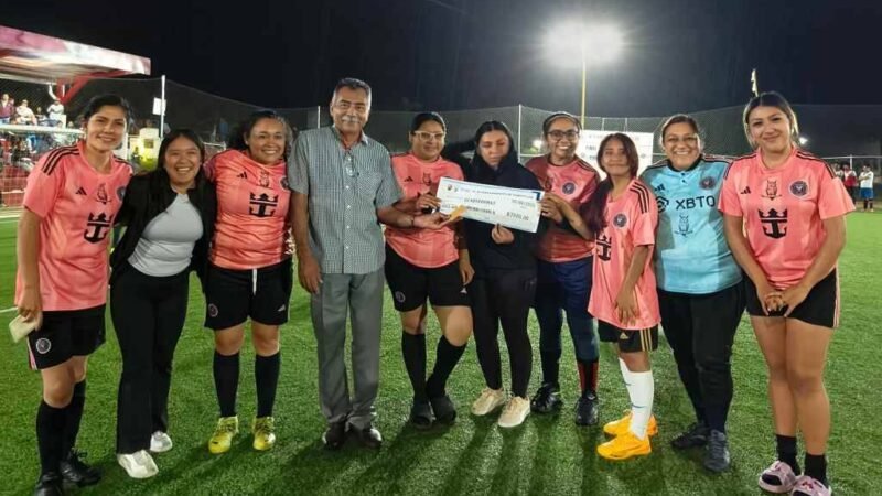 AMAZONAS Y ACAYOTLA, CAMPEONES DE FÚTBOL EN TOMATLÁN