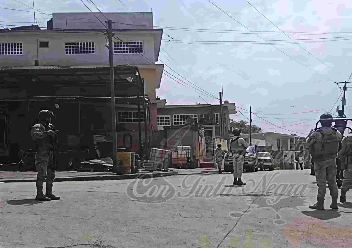 BALEAN A SUJETO; UNIFORMADOS DETIENEN A DOS AGRESORES
