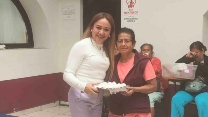 ENTREGA PRESIDENTA DEL DIF APOYOS DE PROGRAMA DE CANASTA BÁSICA