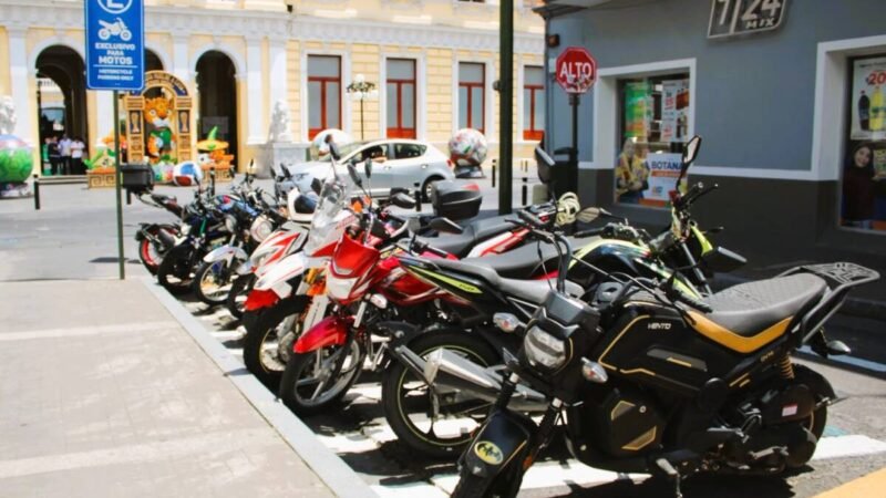 SANCIONARÁN A MOTOS ESTACIONADAS EN CAJONES DE PARQUÍMETRO EN ORIZABA