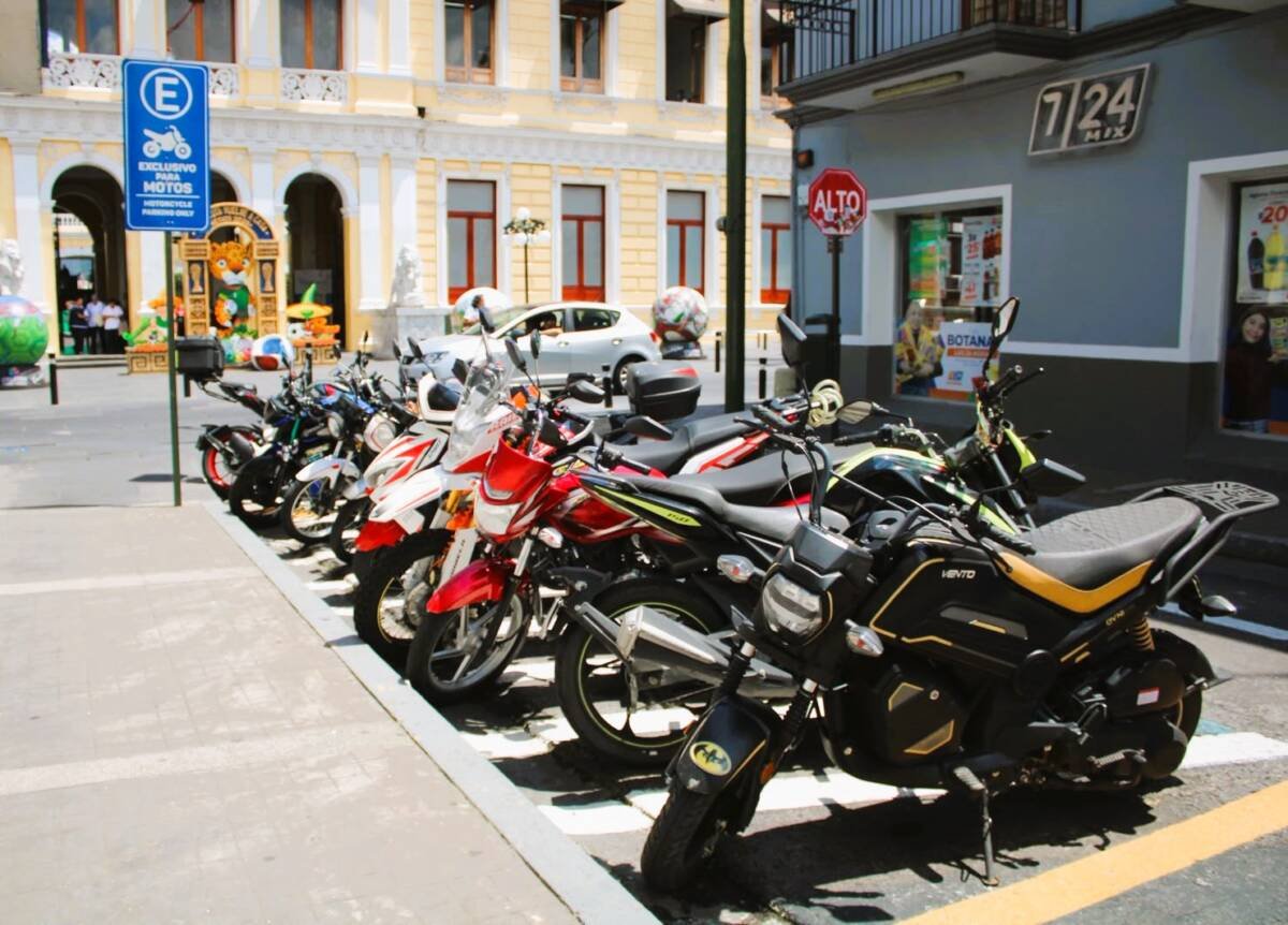 SANCIONARÁN A MOTOS ESTACIONADAS EN CAJONES DE PARQUÍMETRO EN ORIZABA