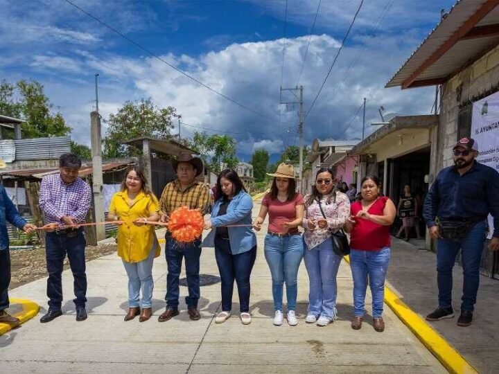 INAUGURA ALCALDE DE COSCOMATEPEC OBRA EN COLONIA VÁSQUEZ VELA
