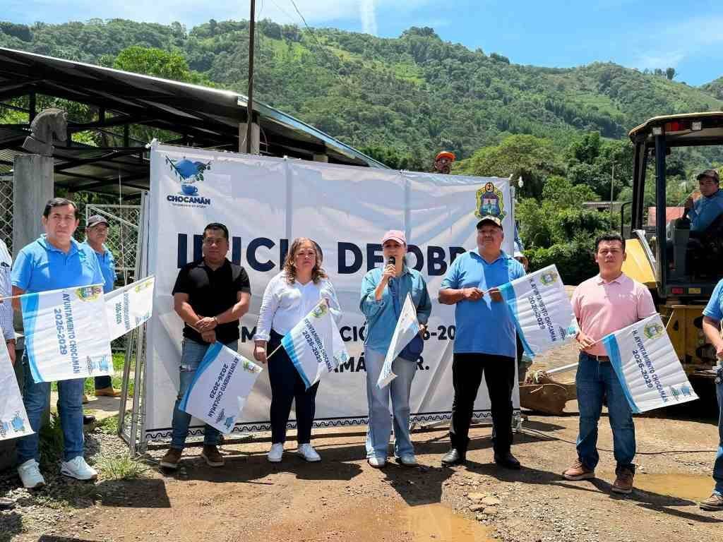 ALCALDESA DE CHOCAMÁN DA BANDERAZO DE OBRA EN XONOTZINTLA