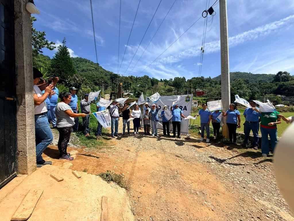 ALCALDESA DE CHOCAMÁN DA BANDERAZO DE OBRA EN TETLA