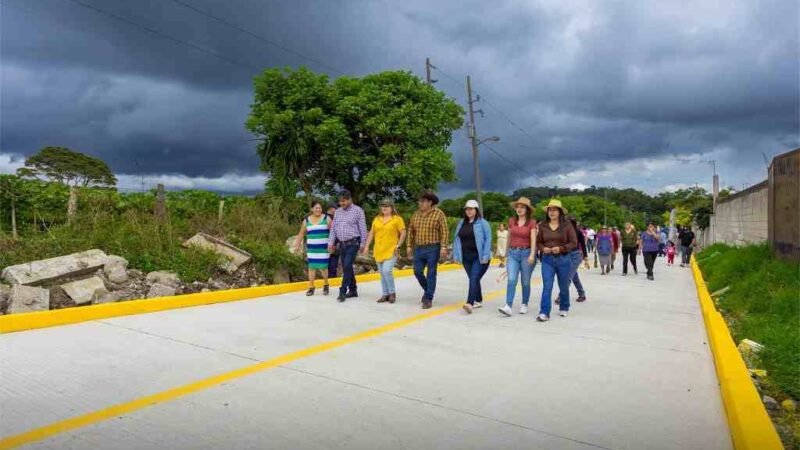 ALCALDE DE COSCOMATEPEC INAUGURA PAVIMENTACIÓN EN DOS CAMINOS