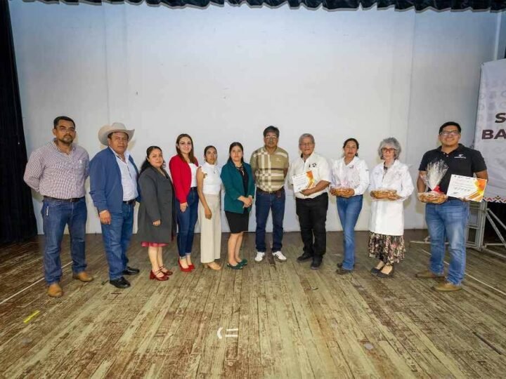CAPACITAN A AUTORIDADES SOBRE COMBATE DEL GUSANO BARRENADOR