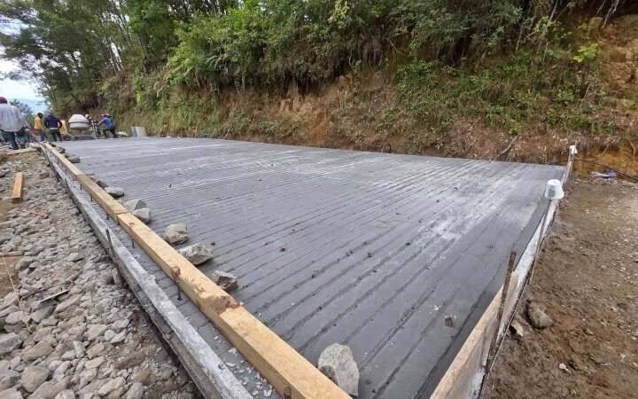 SUPERVISAN OBRAS EN ALPATLÁHUAC