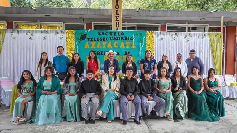 ISRAEL SANDOVAL APADRINA A TELESECUNDARIA DE ATOTONILCO