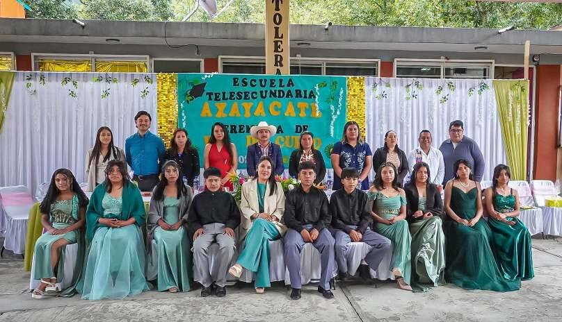 ISRAEL SANDOVAL APADRINA A TELESECUNDARIA DE ATOTONILCO