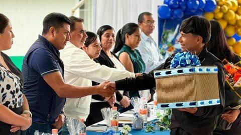 SIGAMOS CONSTRUYENDO UN MEJOR FUTURO PARA ALPATLÁHUAC: ALFONSO CAMARILLO