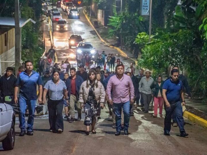 IXCAPANTLA TIENE NUEVO ALUMBRADO PÚBLICO