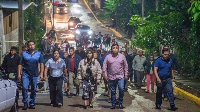 IXCAPANTLA TIENE NUEVO ALUMBRADO PÚBLICO