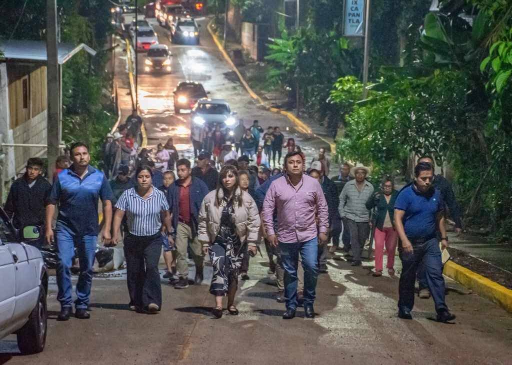IXCAPANTLA TIENE NUEVO ALUMBRADO PÚBLICO