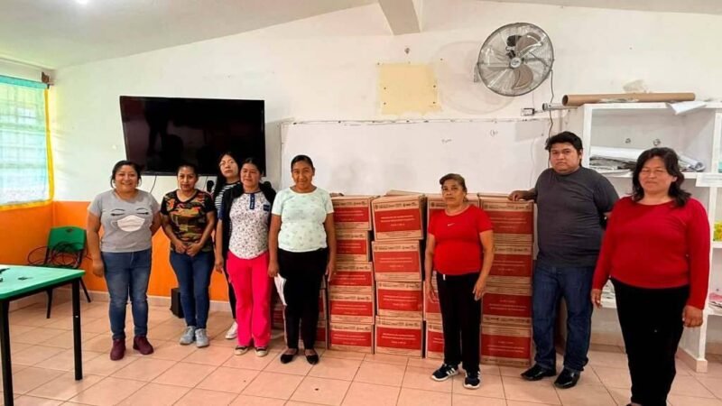 ENTREGAN DESAYUNOS CALIENTES EN CHOCAMÁN