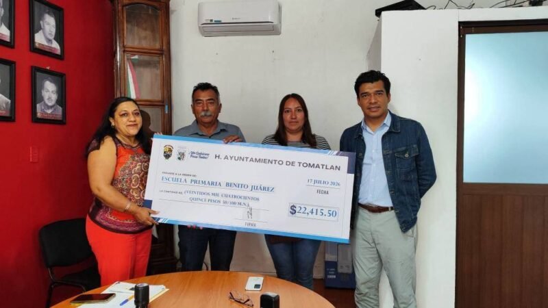 RESPALDA AYUNTAMIENTO A ESCUELAS DE TOMATLÁN; ENTREGA ALCALDE APOYO A PRIMARIA
