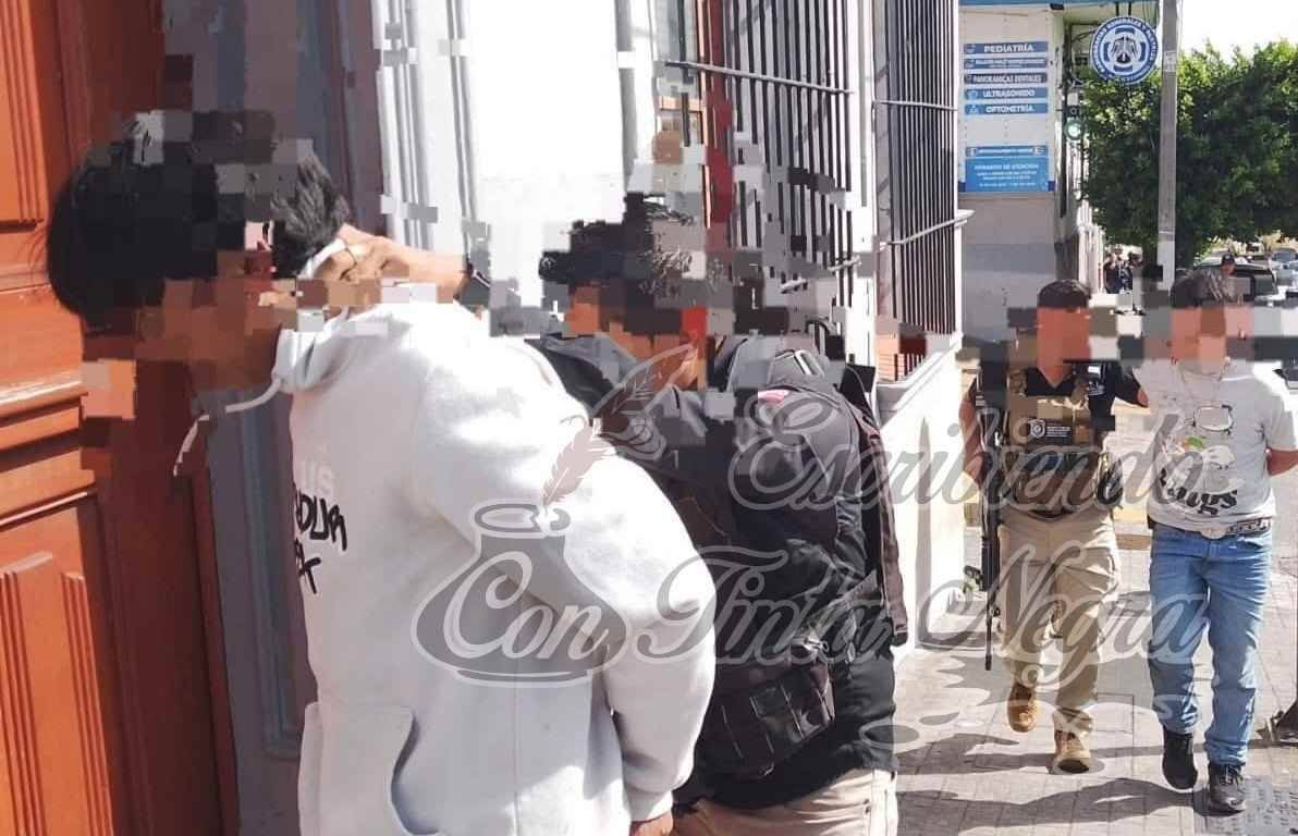 DETIENEN A DOS CON ARMA Y DROGA EN CHOCAMÁN