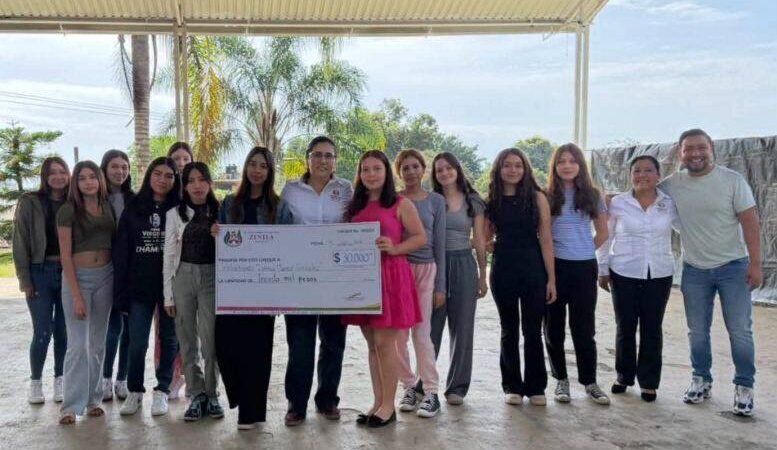 ENTREGAN PREMIOS A GANADORES DE DESFILE DE COMPARSAS