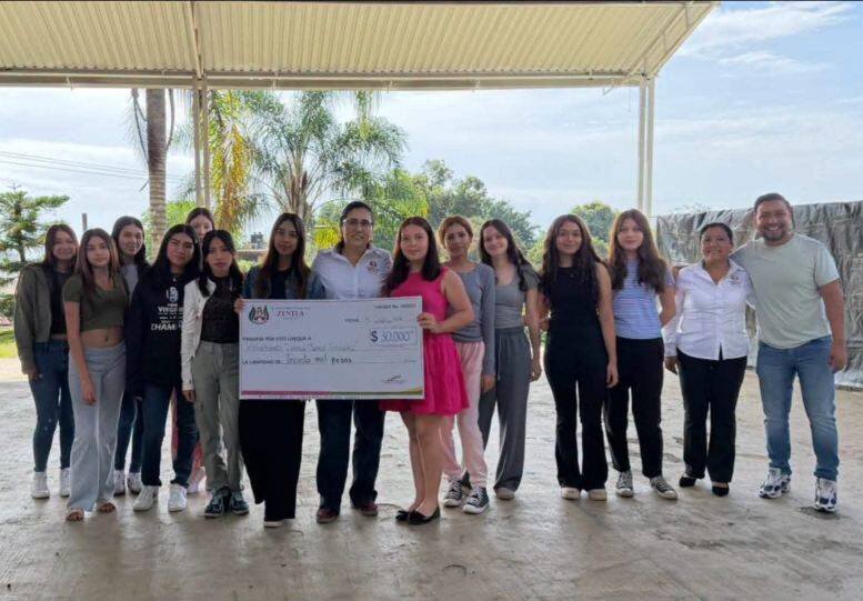 ENTREGAN PREMIOS A GANADORES DE DESFILE DE COMPARSAS