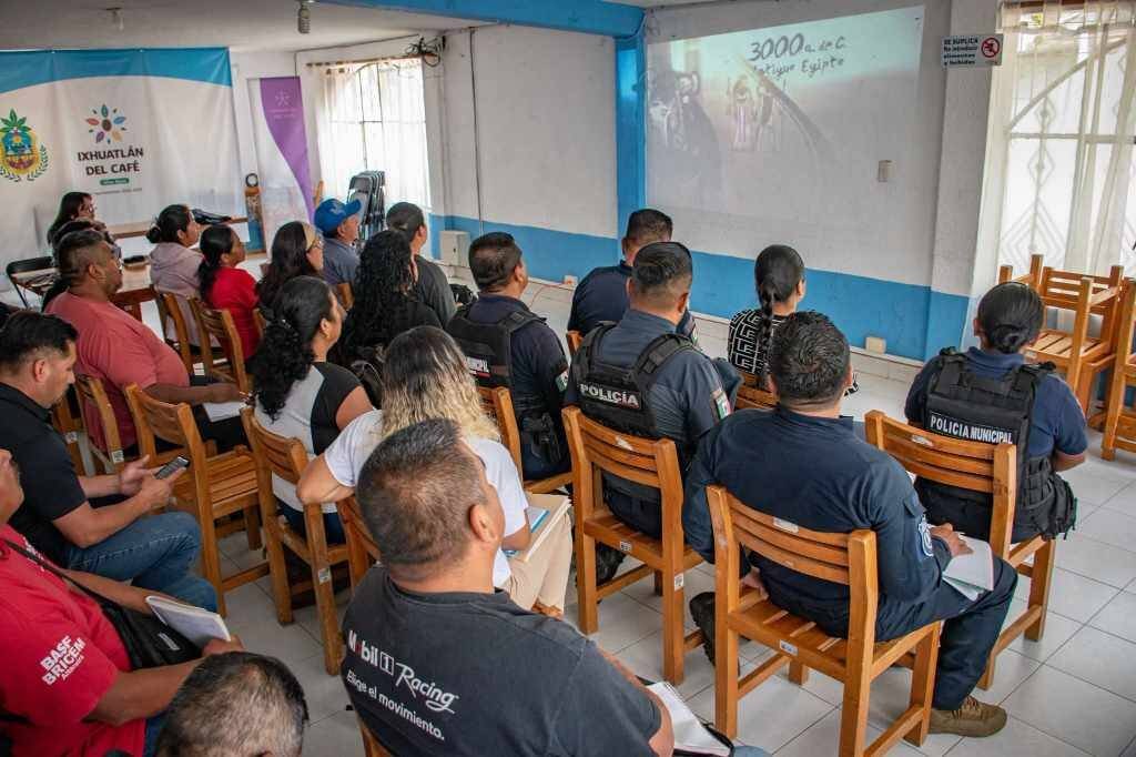 INSTRUYEN A FUNCIONARIOS SOBRE DERECHOS HUMANOS