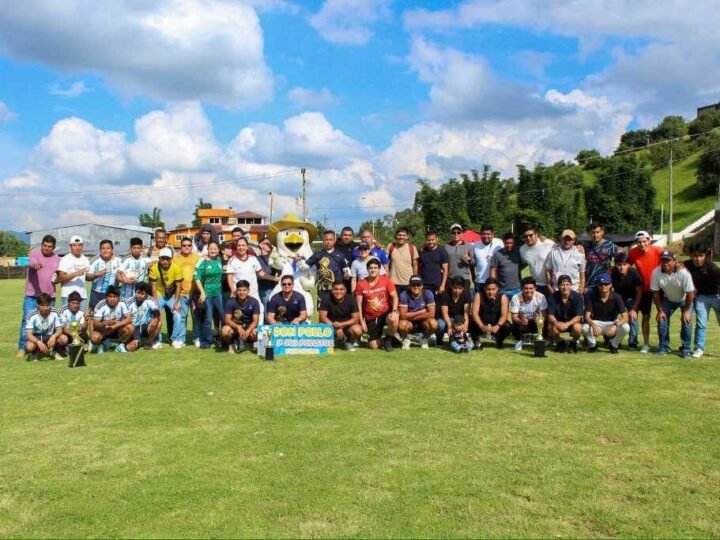 CALCAHUALCO, CAMPEÓN DE MINI TORNEO DE FÚTBOL EN ALPATLÁHUAC