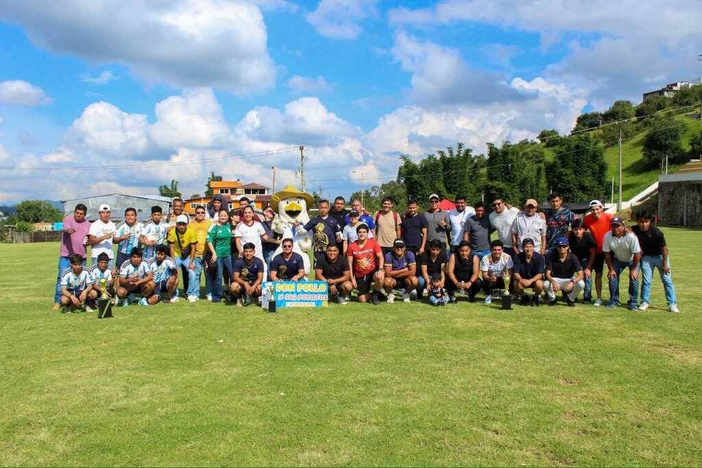 CALCAHUALCO, CAMPEÓN DE MINI TORNEO DE FÚTBOL EN ALPATLÁHUAC
