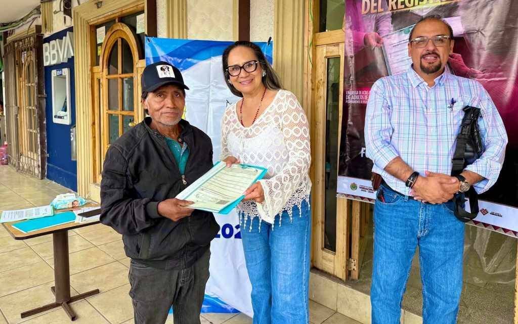 ENTREGAN EN CHOCAMÁN ACTAS DE NACIMIENTO EXTEMPORANEAS