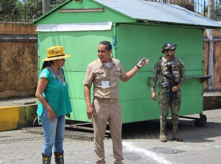 LLEGAN SERVICIOS DE LA MARINA A IXHUATLÁN DEL CAFÉ