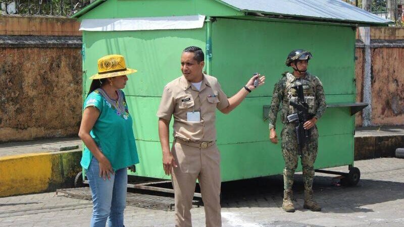 LLEGAN SERVICIOS DE LA MARINA A IXHUATLÁN DEL CAFÉ
