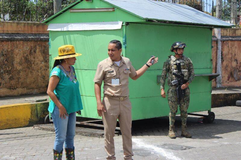 LLEGAN SERVICIOS DE LA MARINA A IXHUATLÁN DEL CAFÉ
