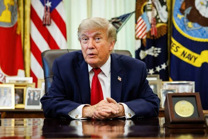 TRUMP DEFIENDE ARANCELES Y DICE QUE DETUVO “OCHO GUERRAS” GRACIAS A ELLOS