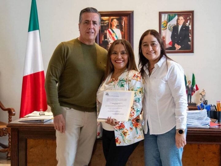 RINDE PROTESTA LUZ DEL CARMEN LEZAMA RODRÍGUEZ COMO DIRECTORA DEL DIF DE CÓRDOBA