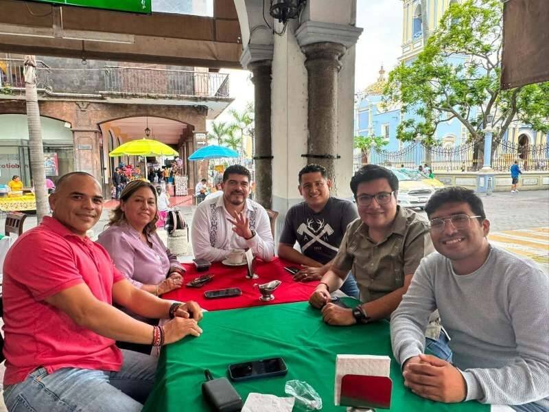 ADOCTRINA ZENYAZEN A SÍNDICA Y REGIDOR; QUIERE CONTROLAR EL AYUNTAMIENTO