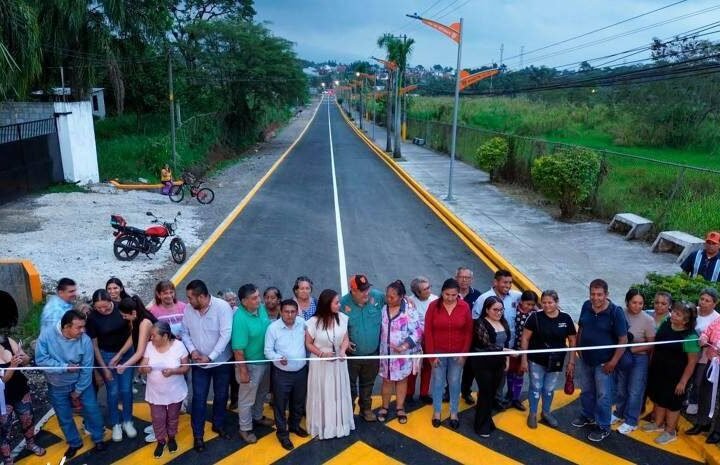 ALCALDE DE FORTÍN INAUGURA CALLE DEL RECINTO FERIAL