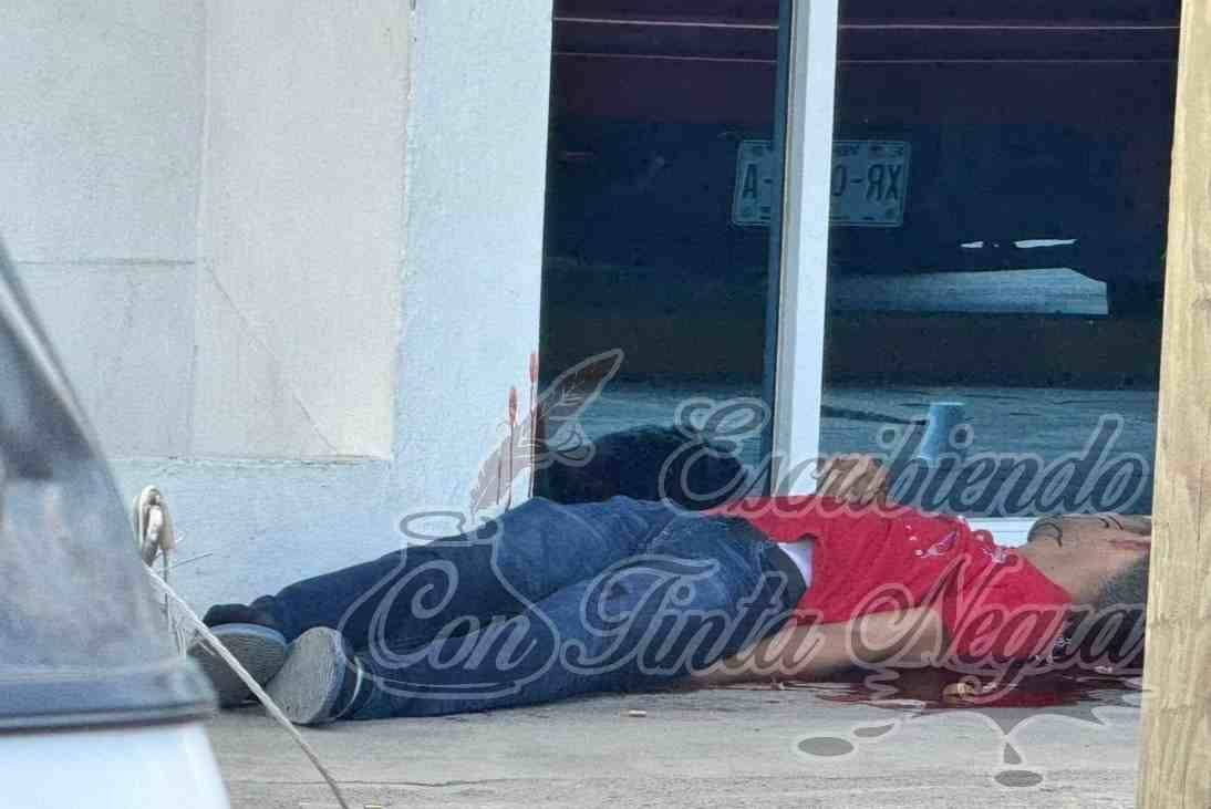EJECUTAN A HOMBRE AFUERA DE RESTAURANTE
