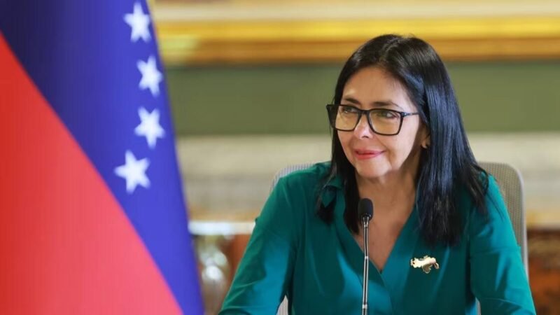 DELCY RODRÍGUEZ ANUNCIA PLAN DE RECUPERACIÓN; INSISTE EN QUE EU QUITE LAS SANCIONES A VENEZUELA