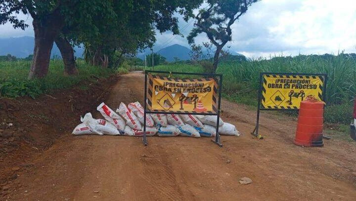 CIERRAN CAMINO MONTE BLANCO-CALZADA MORELOS POR OBRA