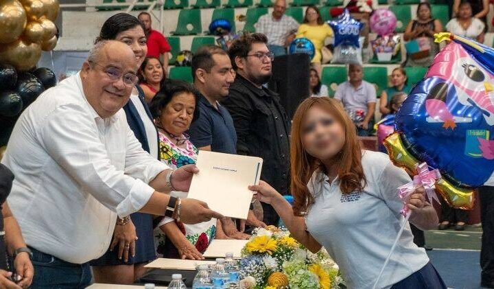 ALCALDE APADRINA A TELESECUNDARIA ANTONIO RUIZ GALINDO