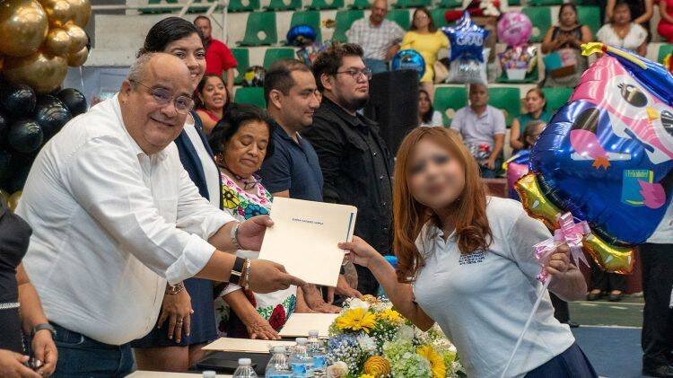 ALCALDE APADRINA A TELESECUNDARIA ANTONIO RUIZ GALINDO