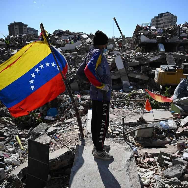 AUMENTAN LAS VÍCTIMAS DEL DOBLE SISMO EN VENEZUELA; SON 3 MIL 889 MUERTOS