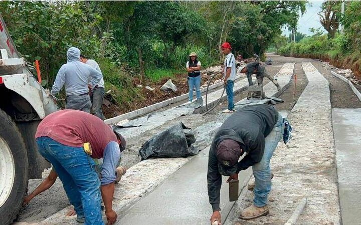 AVANZA OBRA DE CAMINO MONTE BLANCO-SANTA ELENA