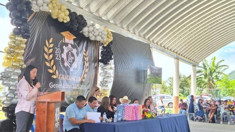 CELEBRAN CEREMONIA DE GRADUACIÓN EN SECUNDARIA TÉCNICA DE CHOCAMÁN