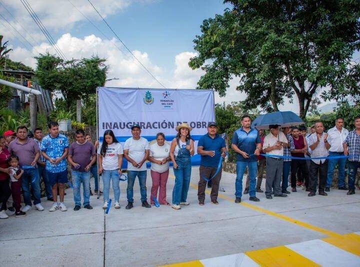 INAUGURAN CALLE EN POTRERILLO EN IXHUATLÁN DEL CAFÉ