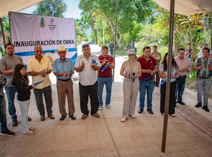 ENTREGAN PAVIMENTACIÓN HACIA EL PANTEÓN EN POTRERILLO